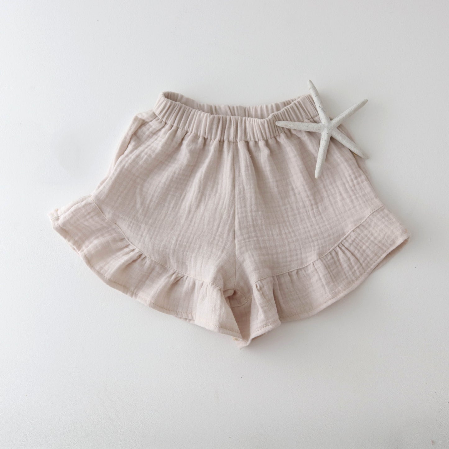 Muslin shorts with a ruffle - SEPIA