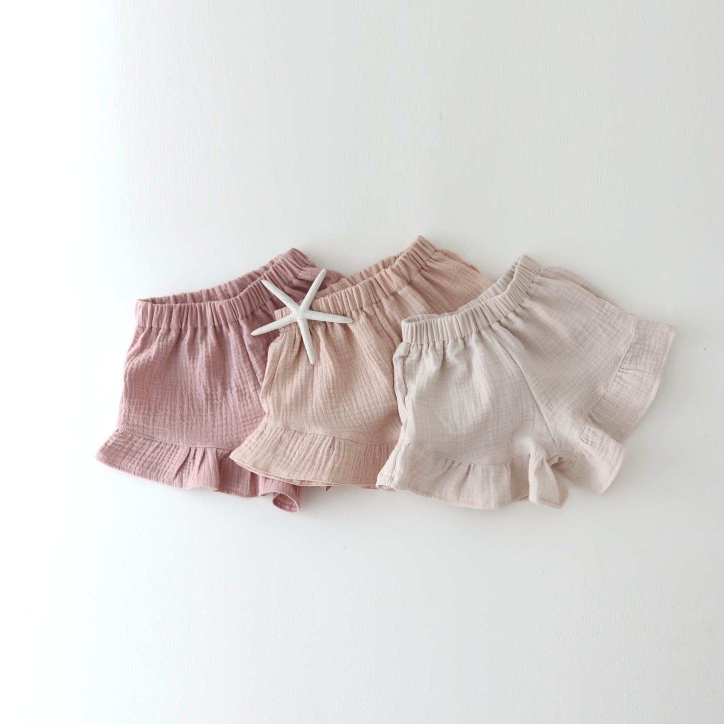 Muslin shorts with a ruffle - SEPIA