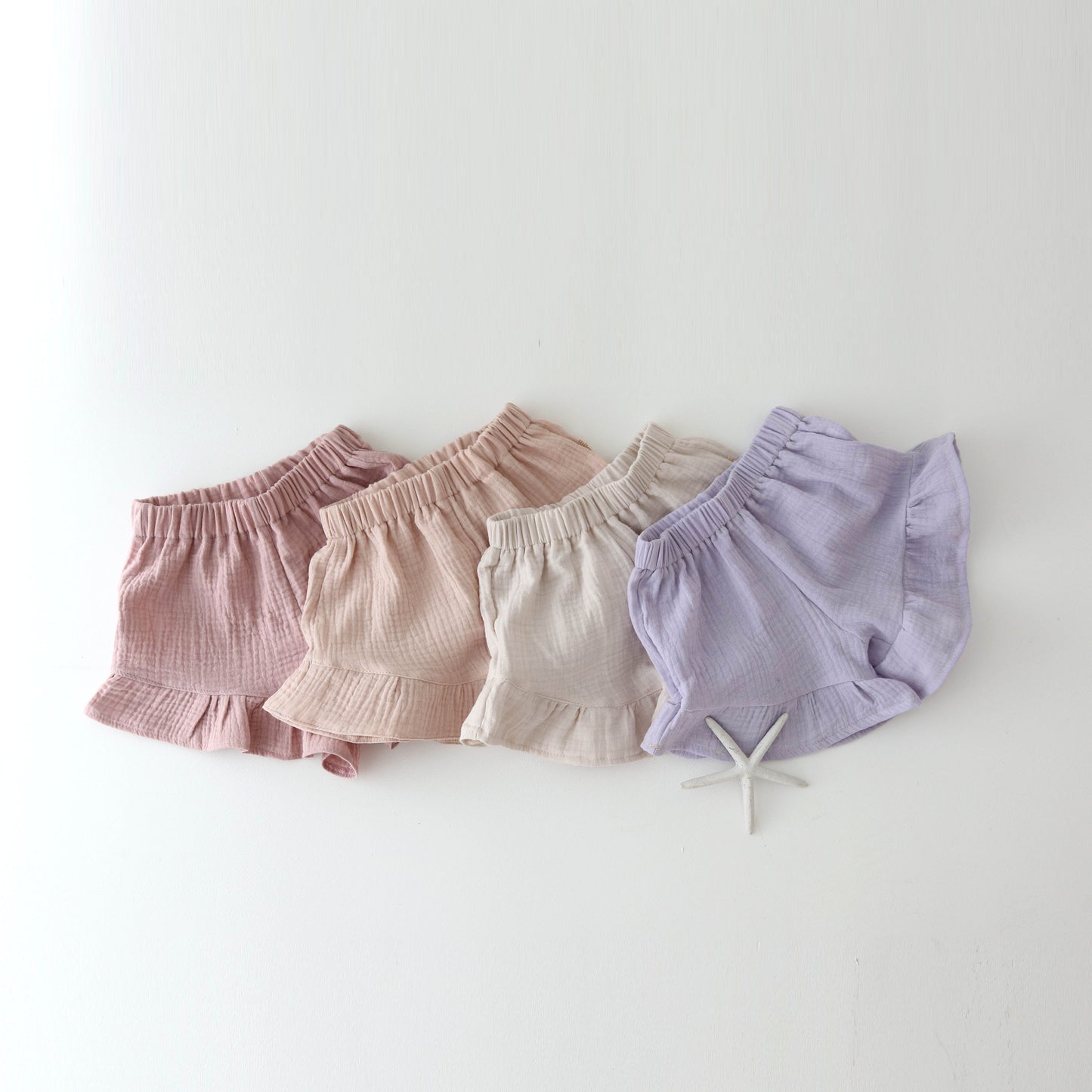 Muslin shorts with a ruffle - SEPIA